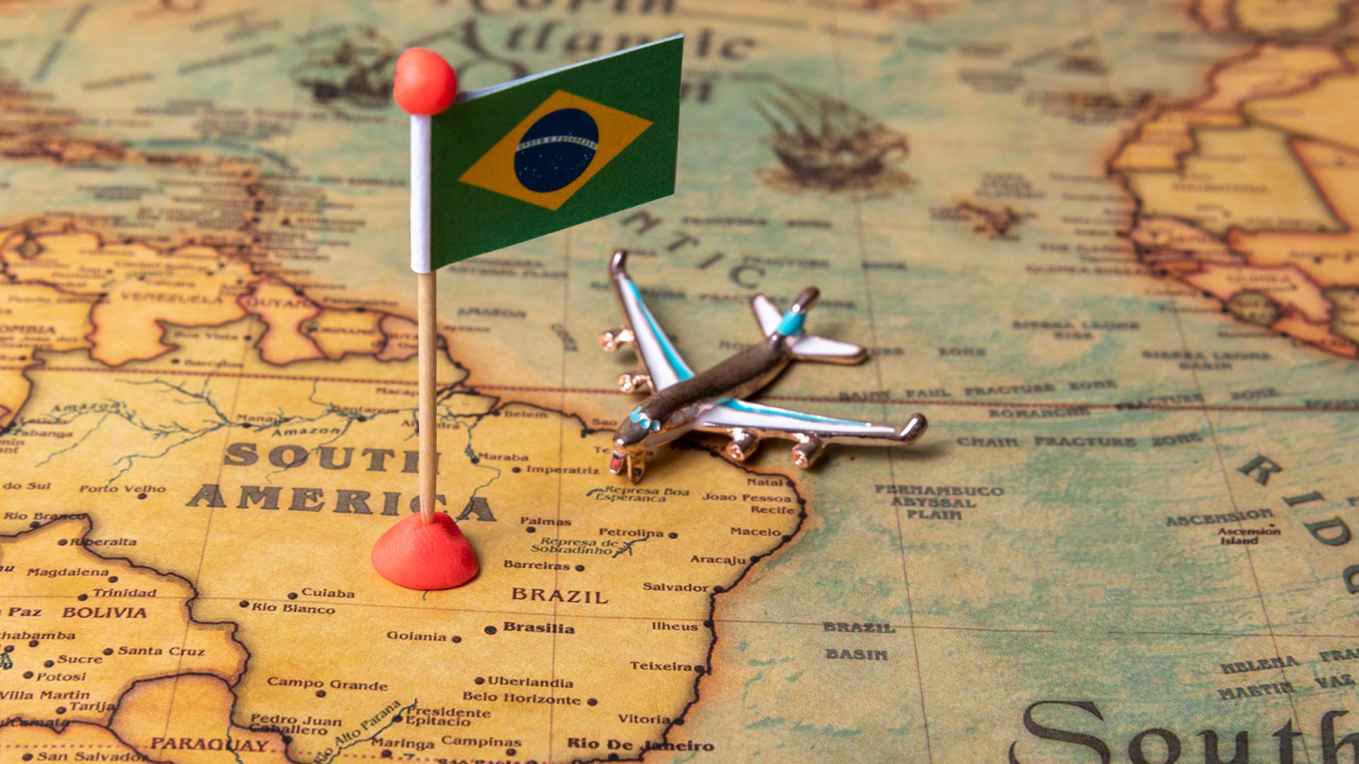 No momento, você está visualizando Latitude e Longitude: Entenda a Base da Navegação Aérea